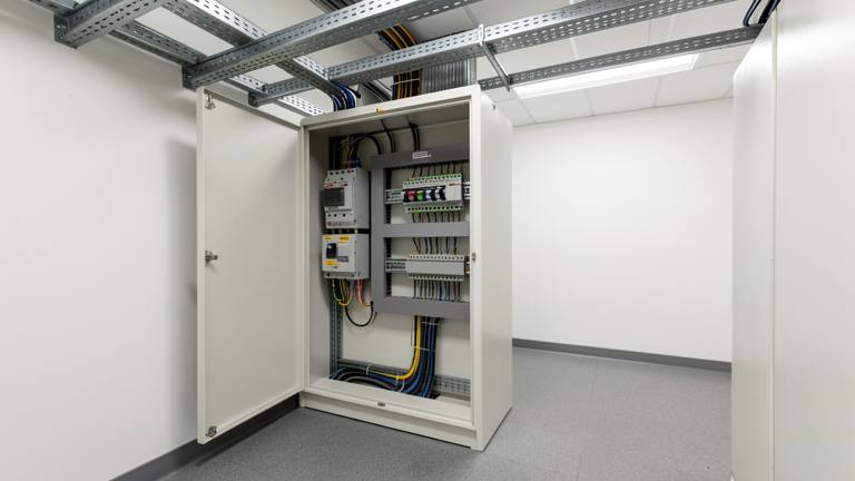 Grid protection relay (Q/U protection)